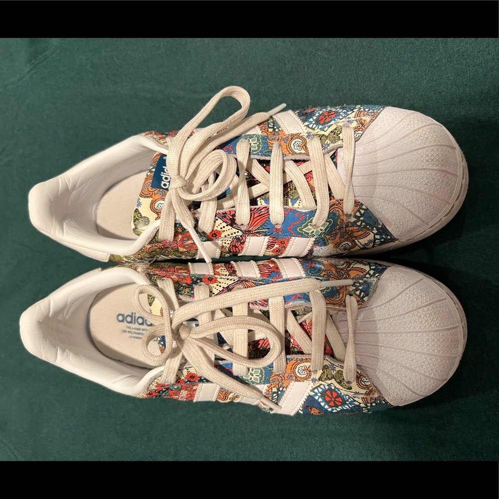 Adidas original colorful superstar. Size US 7.